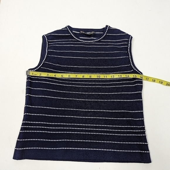 St. John Basics Knit Sleeveless Crew Neck Blouse Top - Picture 5 of 6